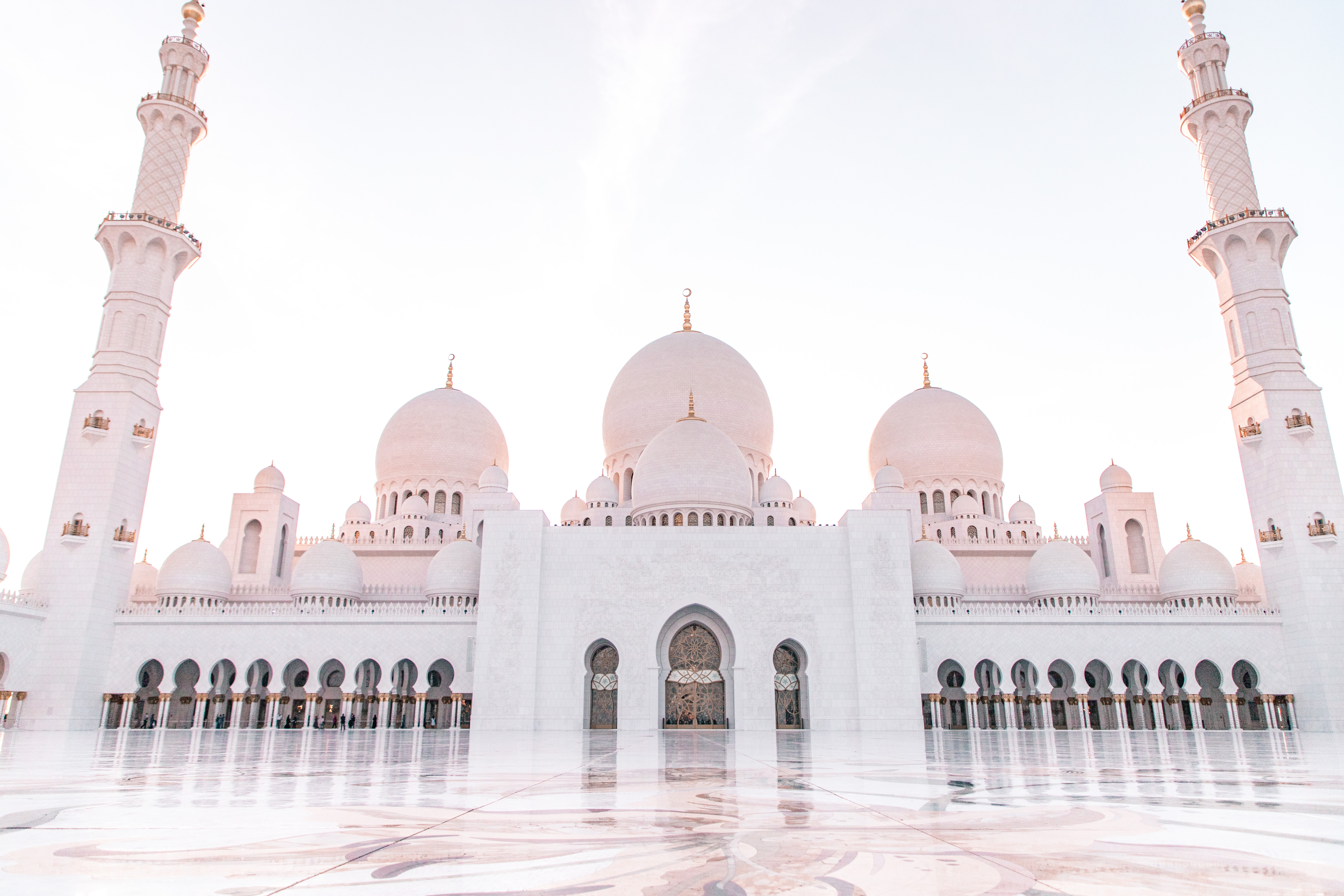 Visiting the Sheikh Zayed Mosque – all you need to know